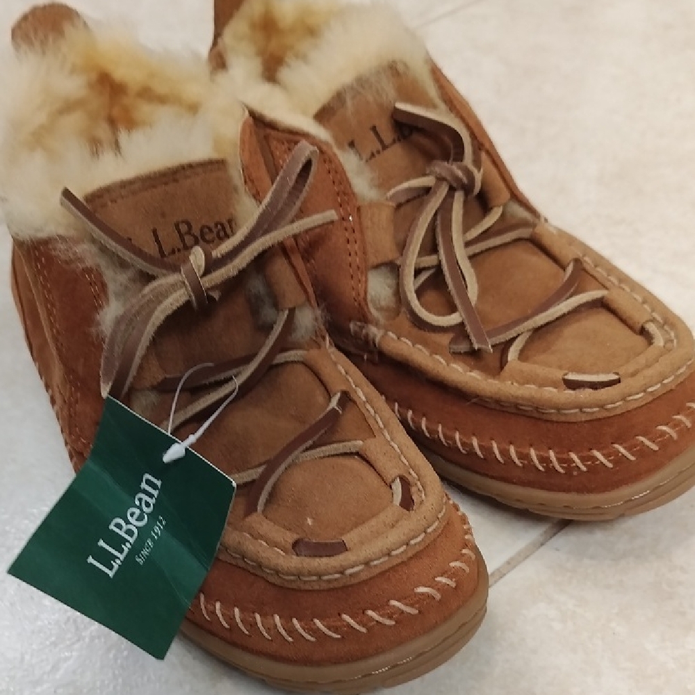 Women's Wicked Good Lodge Chukkas Size 6